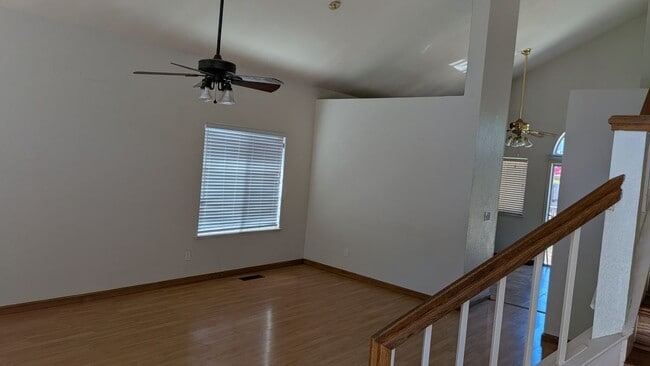 Building Photo - 321 Falcon Ct