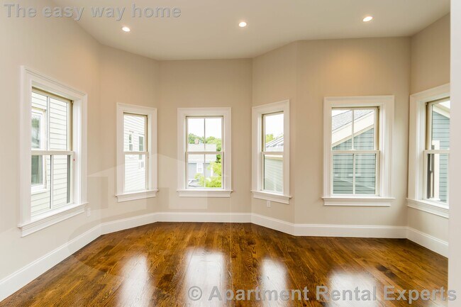 Building Photo - 124 Columbia St