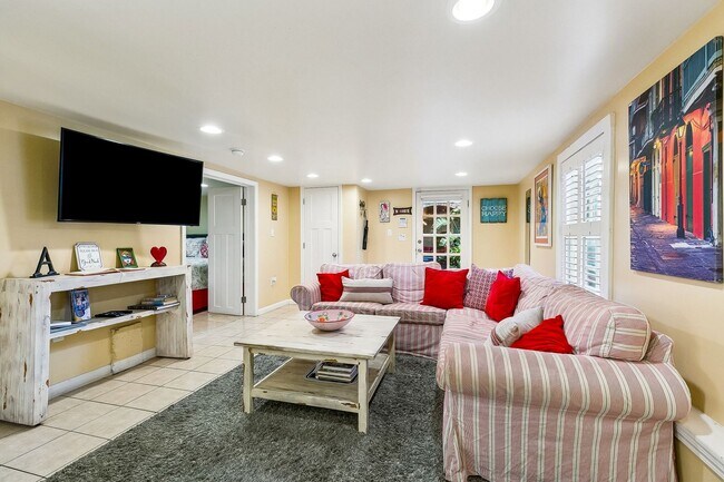 Foto del edificio - 3BD/3BA Unit on Corner Lot in Treme