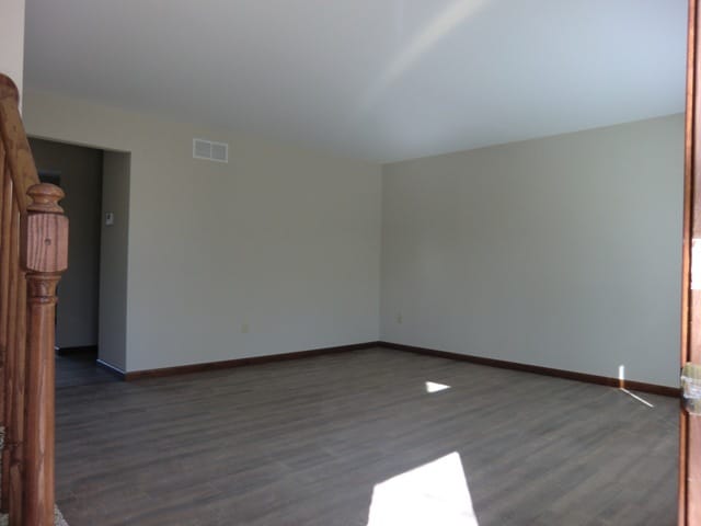 Building Photo - 1419 Village Circle Dr
