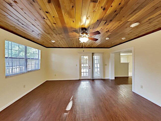 Building Photo - 339 Sandpiper Dr
