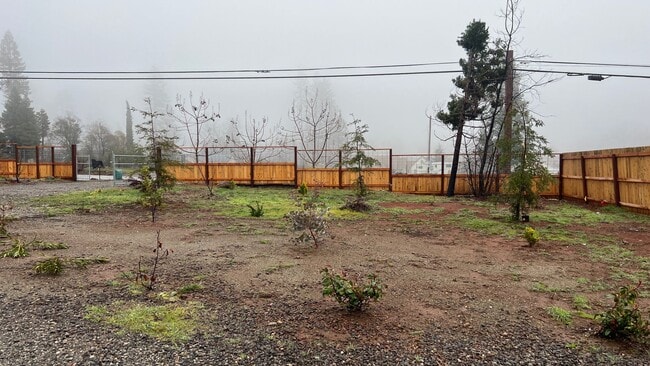 Building Photo - Newer Manufactured home  Paradise Location...