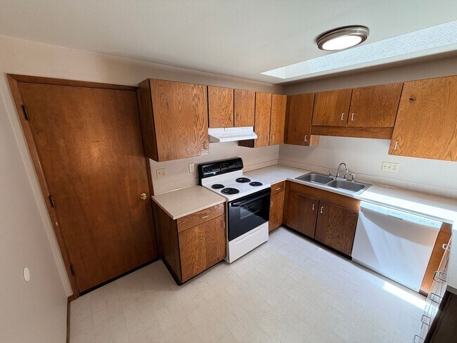Foto del edificio - Two Bedroom Duplex in South Salem