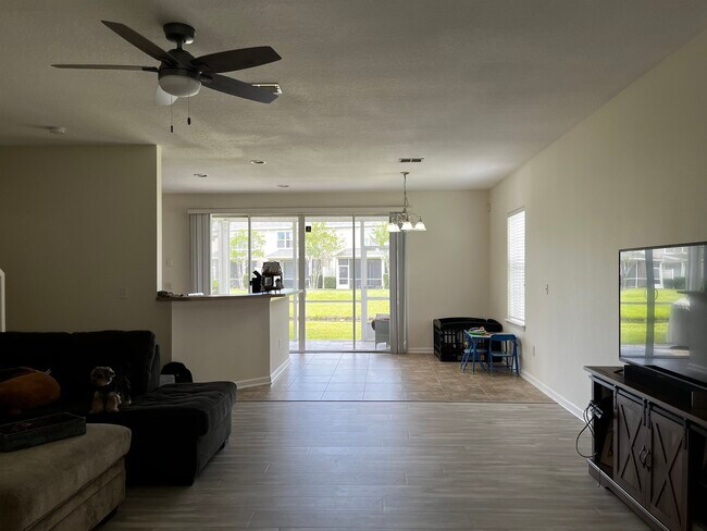 Foto del edificio - 7180 Stonelion Cir