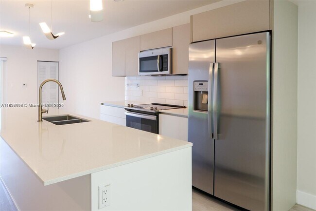 Foto del edificio - 2555 NE 193rd St