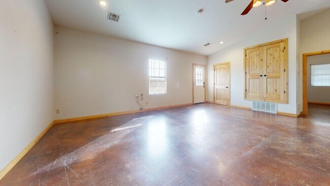 Foto del edificio - 12748 NE Wolf Rd