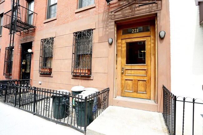 Foto del edificio - 221 Sackett St