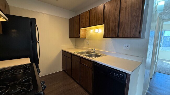 Foto del edificio - Completely Updated 2 Bedroom 2 Bathroom Condo in High Hollows Available NOW!