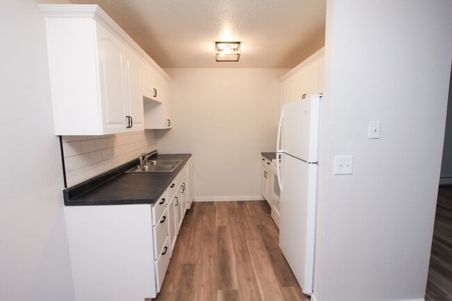 Building Photo - Renovated 2 Bedroom Downtown Sioux Falls!