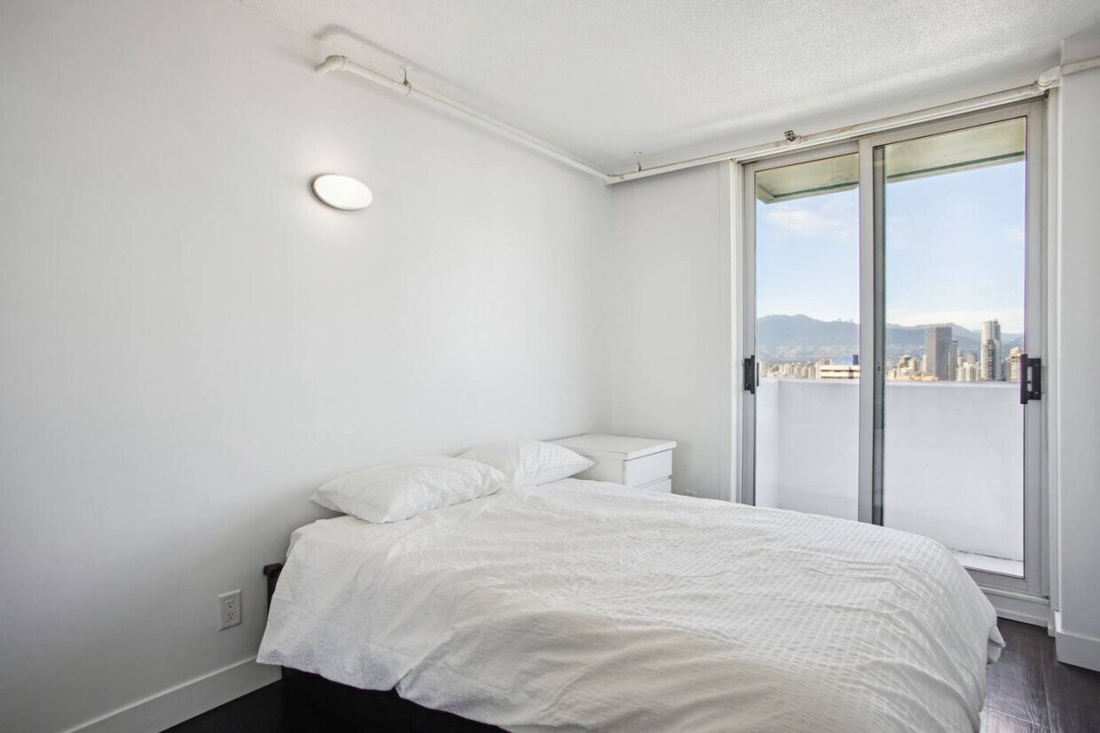 Photo principale - 1125 W 12th Ave