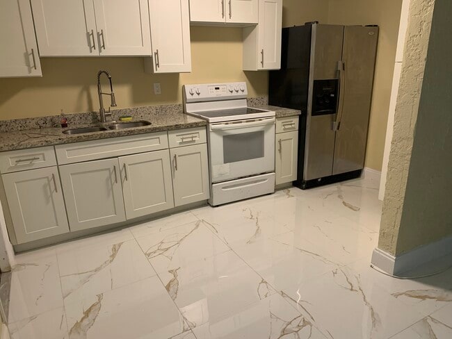 Foto del edificio - 3000 NW 11th St