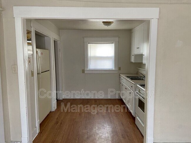 Building Photo - 1312 9th Ave N