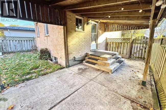 Building Photo - 31 Danielle Crescent