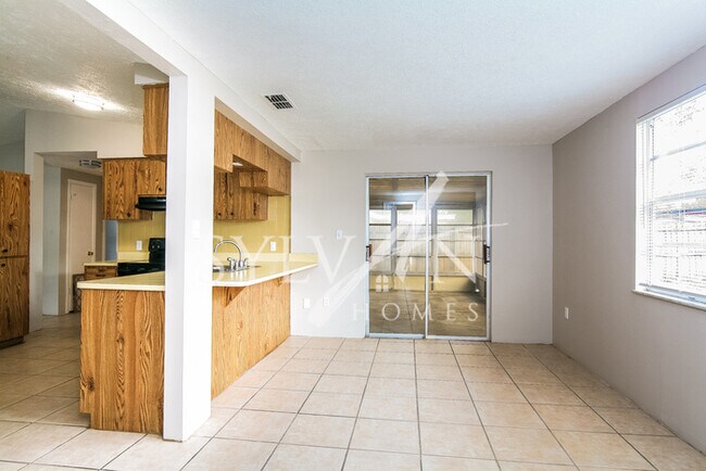 Foto del edificio - The living is easy in this 3 bedroom, 2 ba...