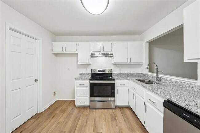 Building Photo - Rare Low Maintenance Home