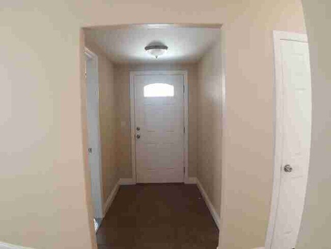 Building Photo - 301 Kings Ave