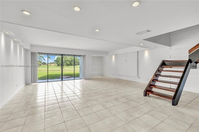 Building Photo - 295 Fern Dr