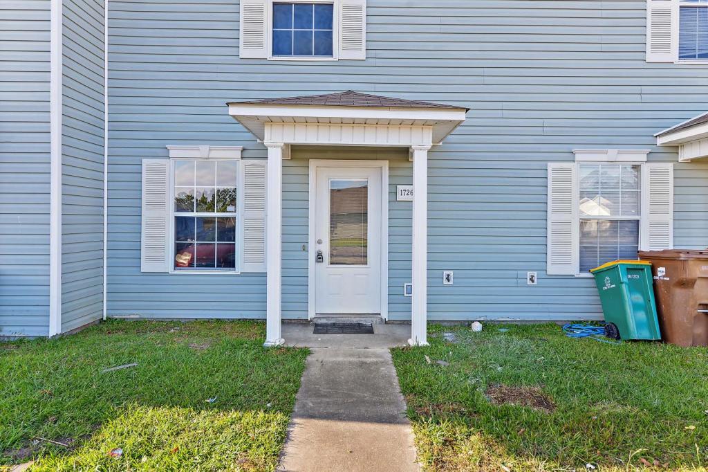 Primary Photo - 17261 Avondale Cr.