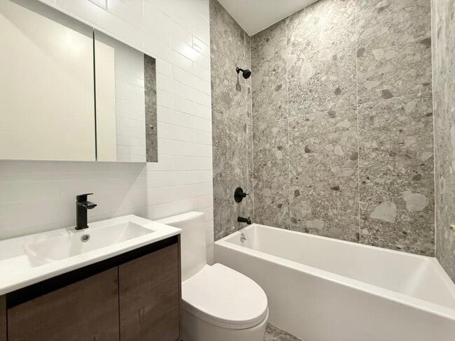 Building Photo - Nice room in a good neighborhood