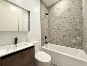 Building Photo - Nice room in a good neighborhood