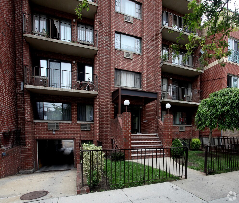 Building Photo - 46-11 88th St