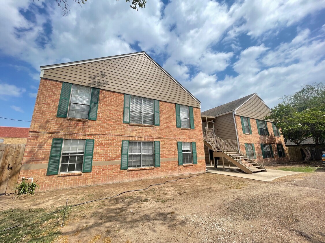 Property - 1006 W Kelly Ave
