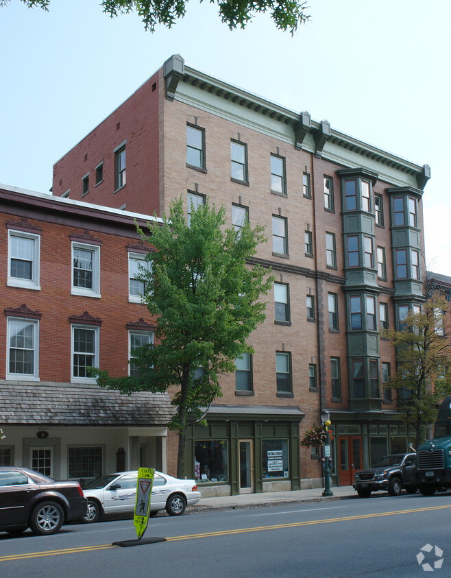 Foto del edificio - Hanover Street Senior Apartments