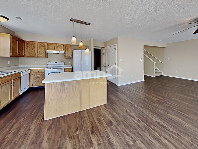 Foto del edificio - 3734 Laurel Cherry Ln