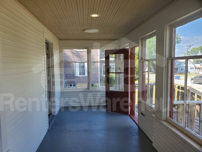 Building Photo - 608 Red Wing Ave
