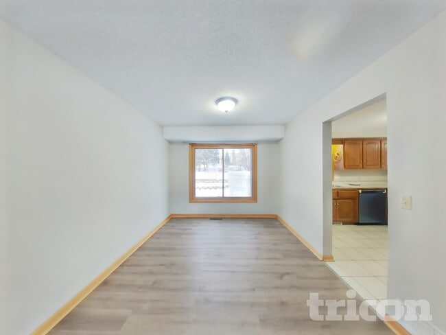 Building Photo - 4845 Orleans Ln N