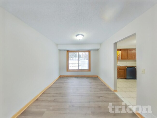 Foto del edificio - 4845 Orleans Ln N