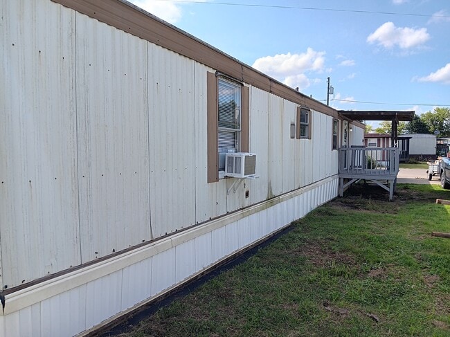 Building Photo - 208 Dye St
