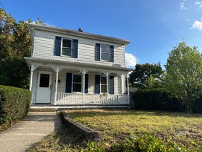 Building Photo - 17 1/2 Domenick St