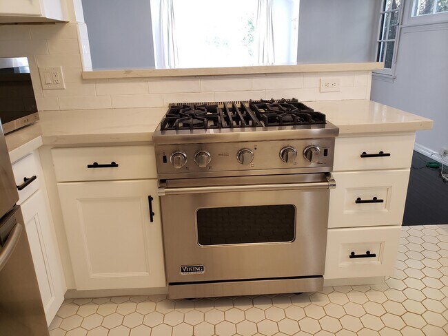 Viking Stove - 824 N Stanley Ave
