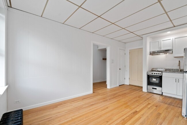 Photo - 1440 W Howard St (Chicago, IL) Apartment