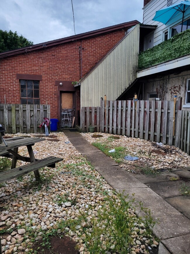 Building Photo - 212 State St