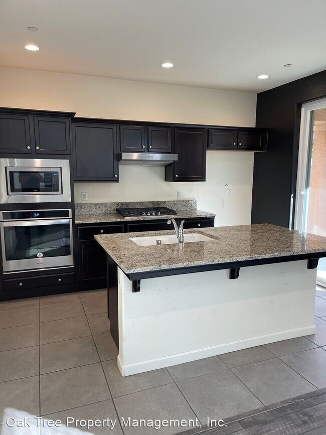 Building Photo - 3 br, 2.5 bath House - 6117 E. Brick Drive