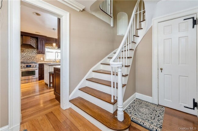 Foto del edificio - 353 Old Mamaroneck Rd