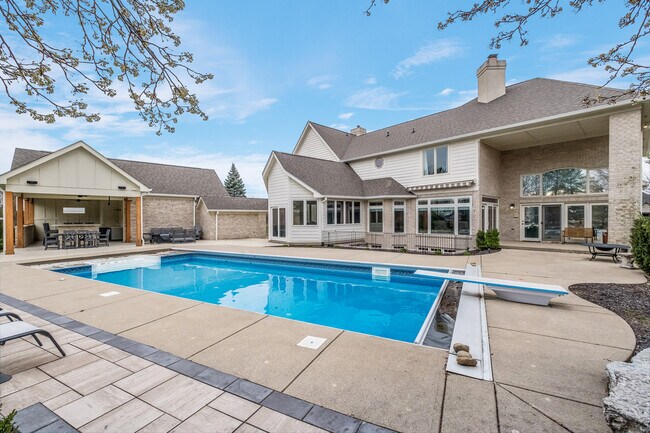 Foto del edificio - 13621 Singletree Ct