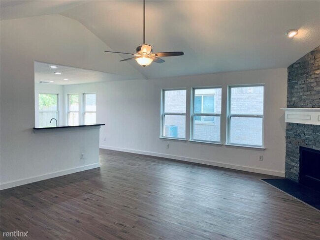 Building Photo - 3 br, 2 bath House - 4035 Mt Everest Way