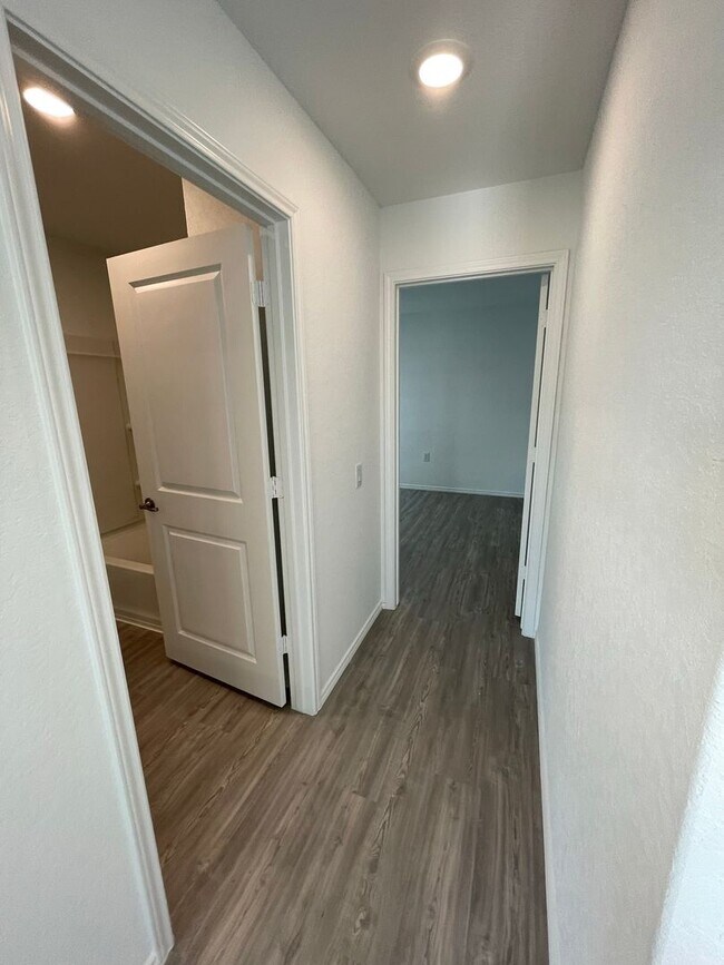 Foto del edificio - For Rent: Modern 3 Bed | 2 Bath | 2-Car Garage Home in Mission del Lago Community