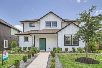 Building Photo - 203 Pinkerton Dr