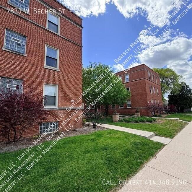 Foto del edificio - 7833 W Becher St