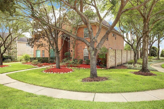 Building Photo - 3323 Scenic Elm St