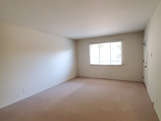 Building Photo - Charming Los Gatos Home Near Vasona, Quart...