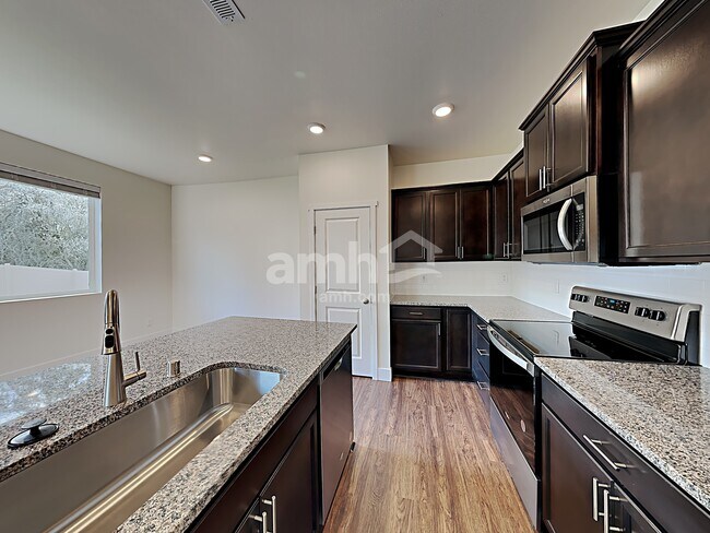 Foto del edificio - 1618 194th St E