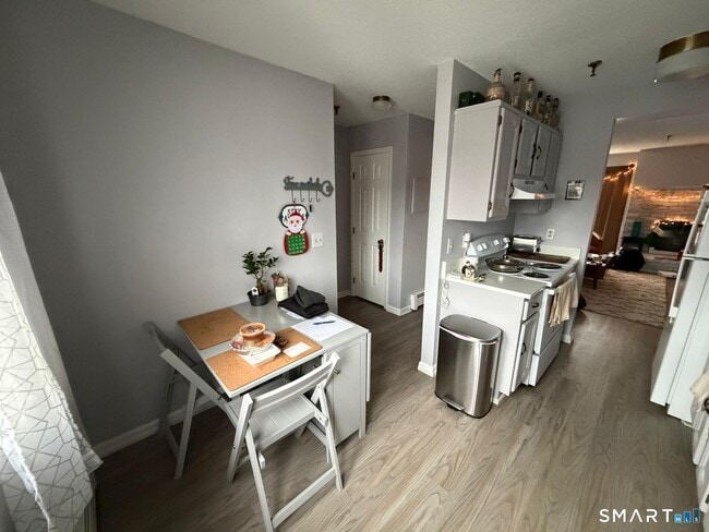 Building Photo - 678 Savin Ave