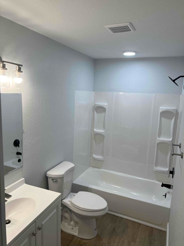 Building Photo - 2439 University Dr
