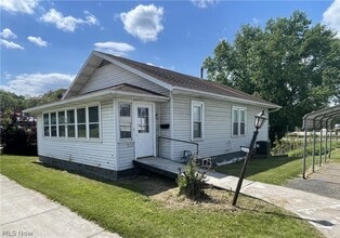 Building Photo - 304 Dewey Ave