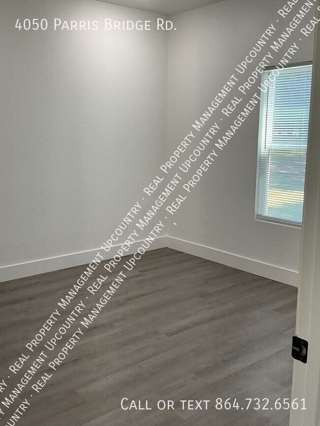 Foto del edificio - 4050 Parris Bridge Rd